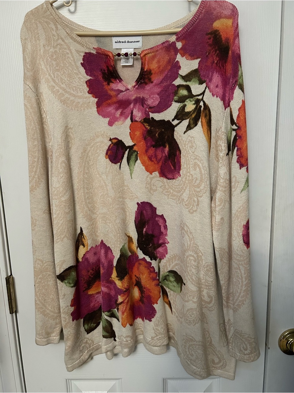 Alfred Dunner Beige/fuchsia lightweight tunic sweater
